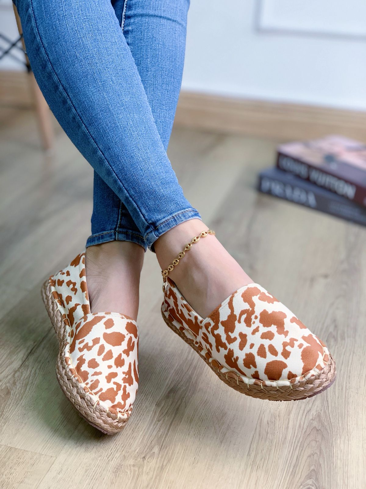 Ref . espadrila cow print